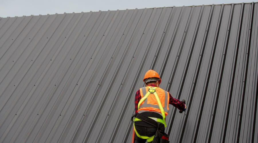 Professional gutter cleaning in Winslow, NE